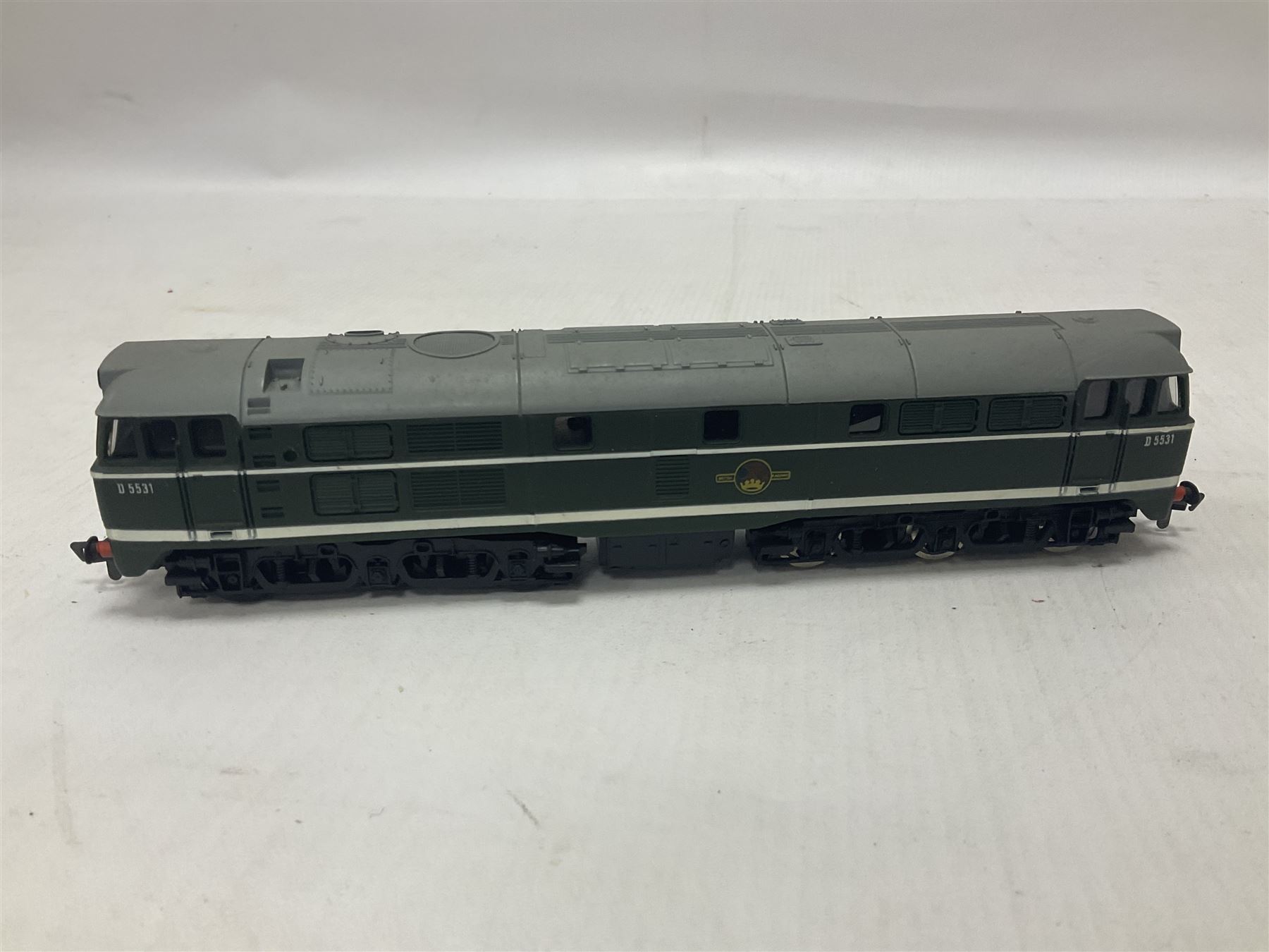 Various Makers ‘00’ gauge - eight locomotives to include G&R Wrenn Class N2 0-6-2T no.2385 in LMS black and Standard Tank Class 2-6-4 no.2679 in LMS crimson; Class 5 4-6-0 no.5112 in black livery; Mainline Railways Class 45 D49 ‘The Manchester Regiment’ in BR green; Airfix Class 31 D5531 in BR green; three further models (8)