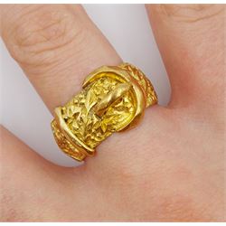 Early 20th century 18ct gold buckle ring, with engraved floral decoration to band, by William Lewis, Birmingham 1915