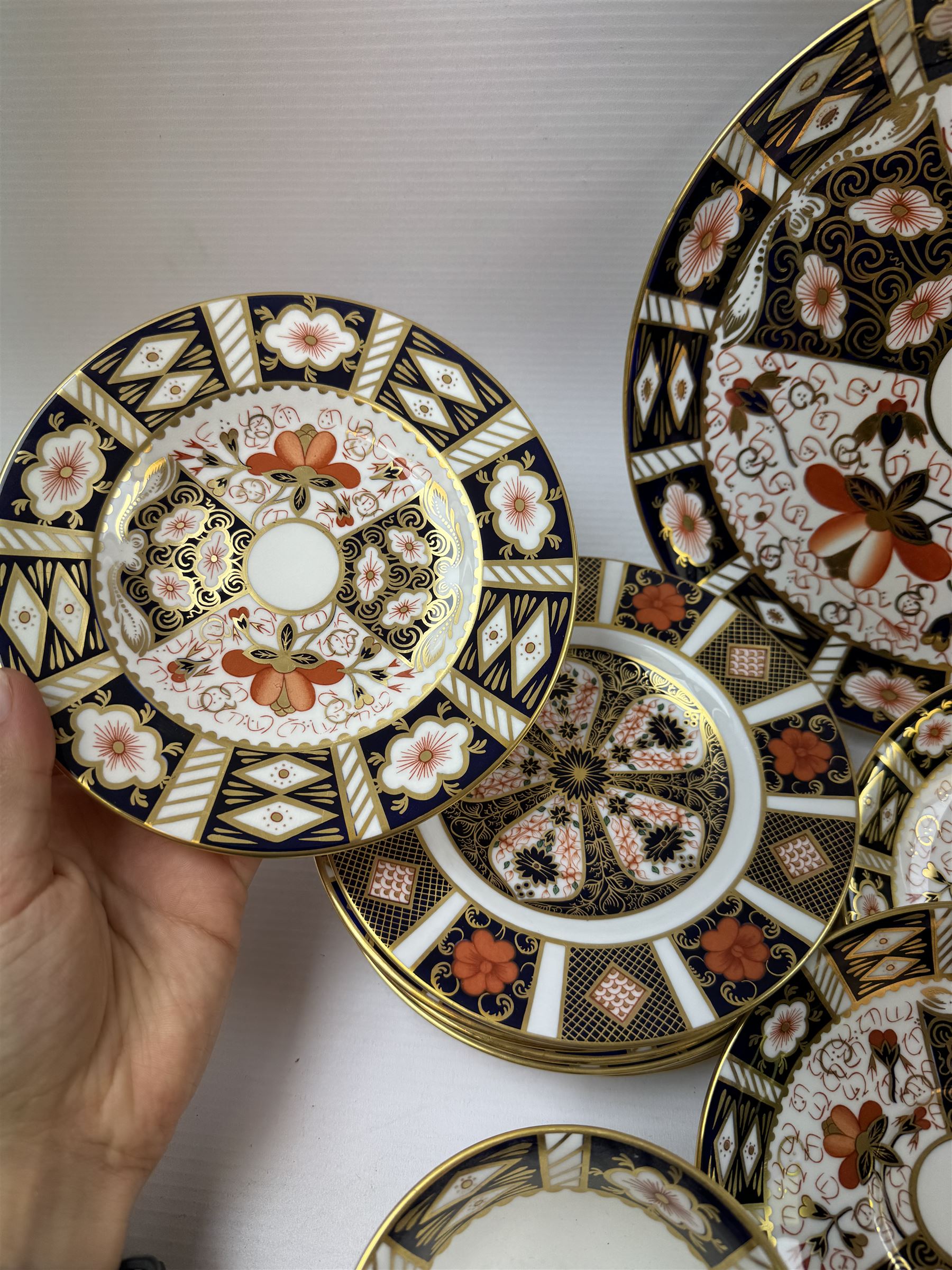 Royal Crown Derby Imari pattern 2451, four teacups, six saucers, six dessert plates etc 