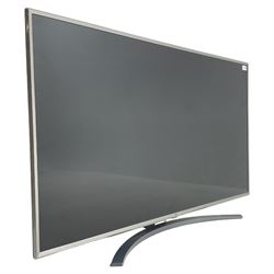 LG 50UM7600PLB 50'' television with remote