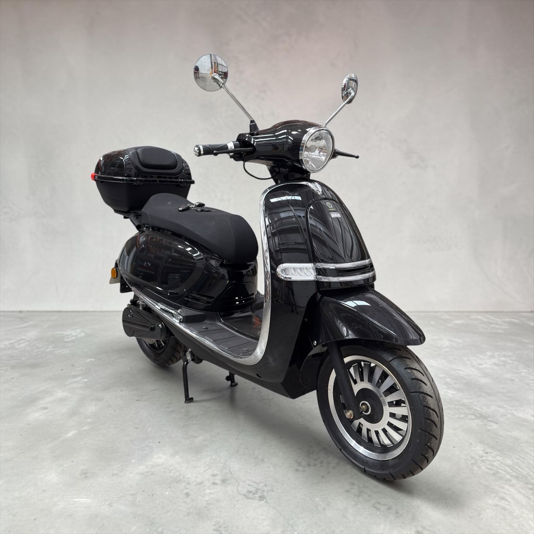 Sakura JS2A - 4000W electric scooter (125cc equivalent), 2 Miles, LL70 NFZ