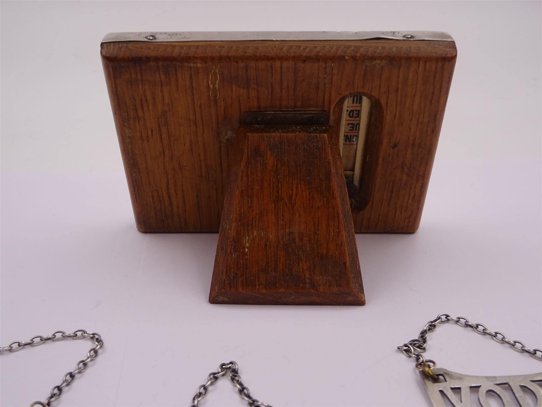 1920s silver mounted perpetual desk calendar, printed in red and black on an ivorine ground, hallmarked Charles S Green & Co Ltd, Birmingham 1925, with wooden easel style support verso, together with a set of three modern silver decanter labels, with cut-out lettering for gin, whisky and vodka, hallmarked London 1982, maker JKM, calendar H8.4cm