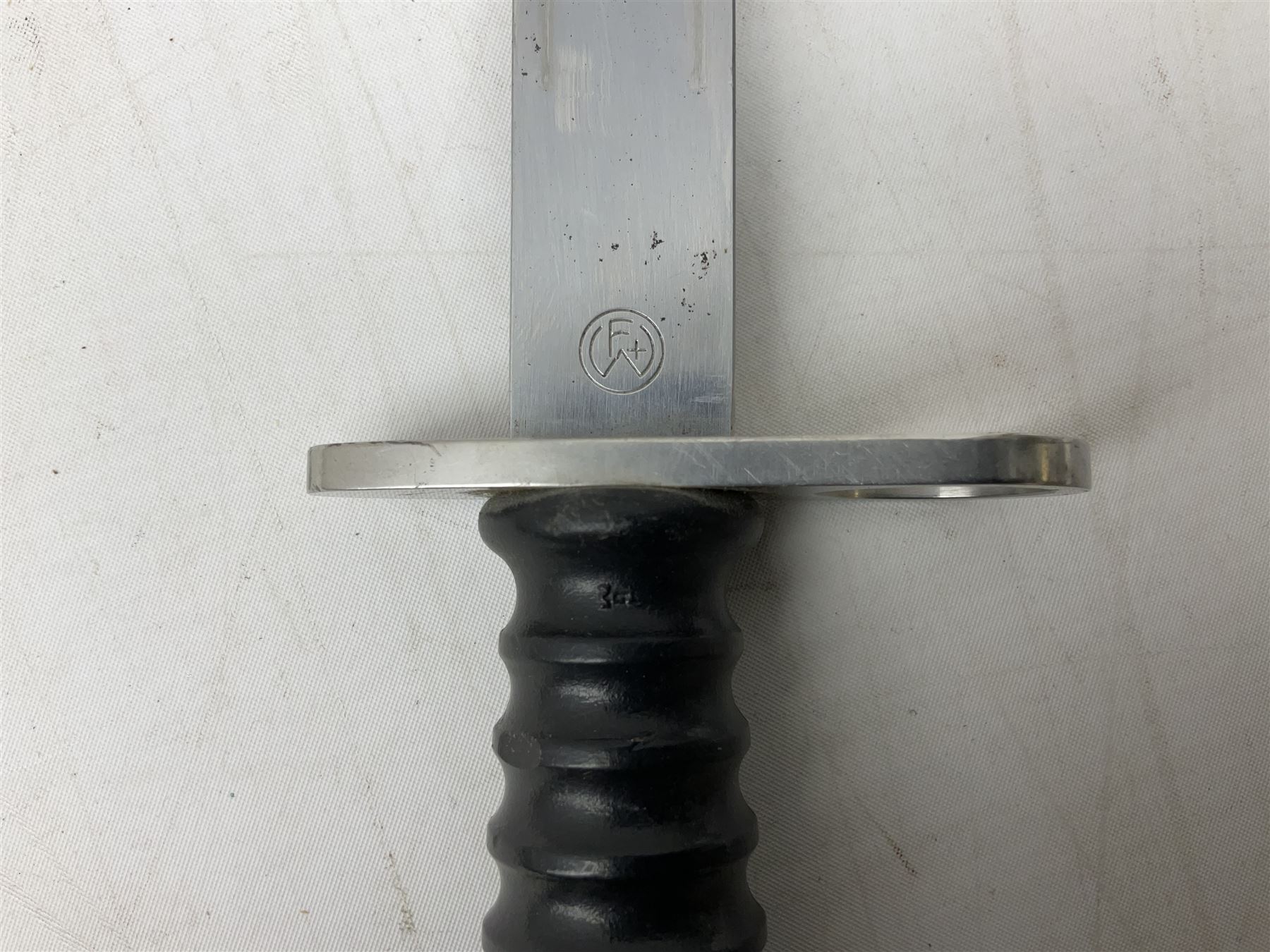 Swiss Model 1957 SIG rifle bayonet by Wenger with 23.5cm steel blade numbered 350857; in plastic scabbard with leather frog stamped GSCH 85 L38cm overall; and Egyptian Hakim rifle bayonet with the same script number to the grip and steel scabbard (2)