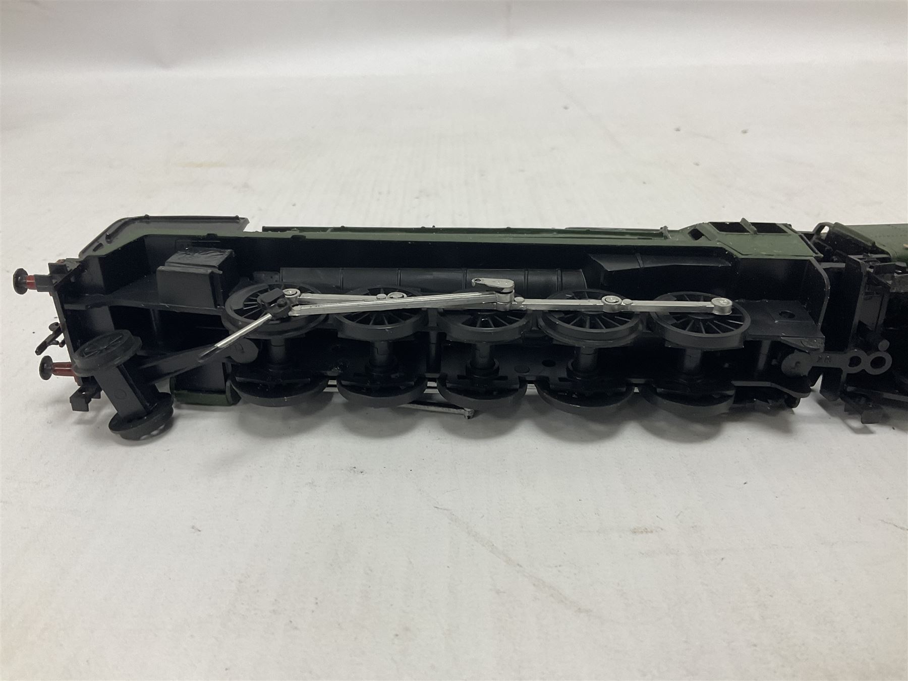 ‘00’ gauge - Airfix locomotive model kits comprising series 4 City of Truro kit and empty series 4 box, series 4 Mogul, two series 4 Harrow kits, all boxed; together with Rosebud Kitmaster Stirling kit and quantity of loose plastic locomotives and tenders from Airfix, Kitmaster, Ratio etc 