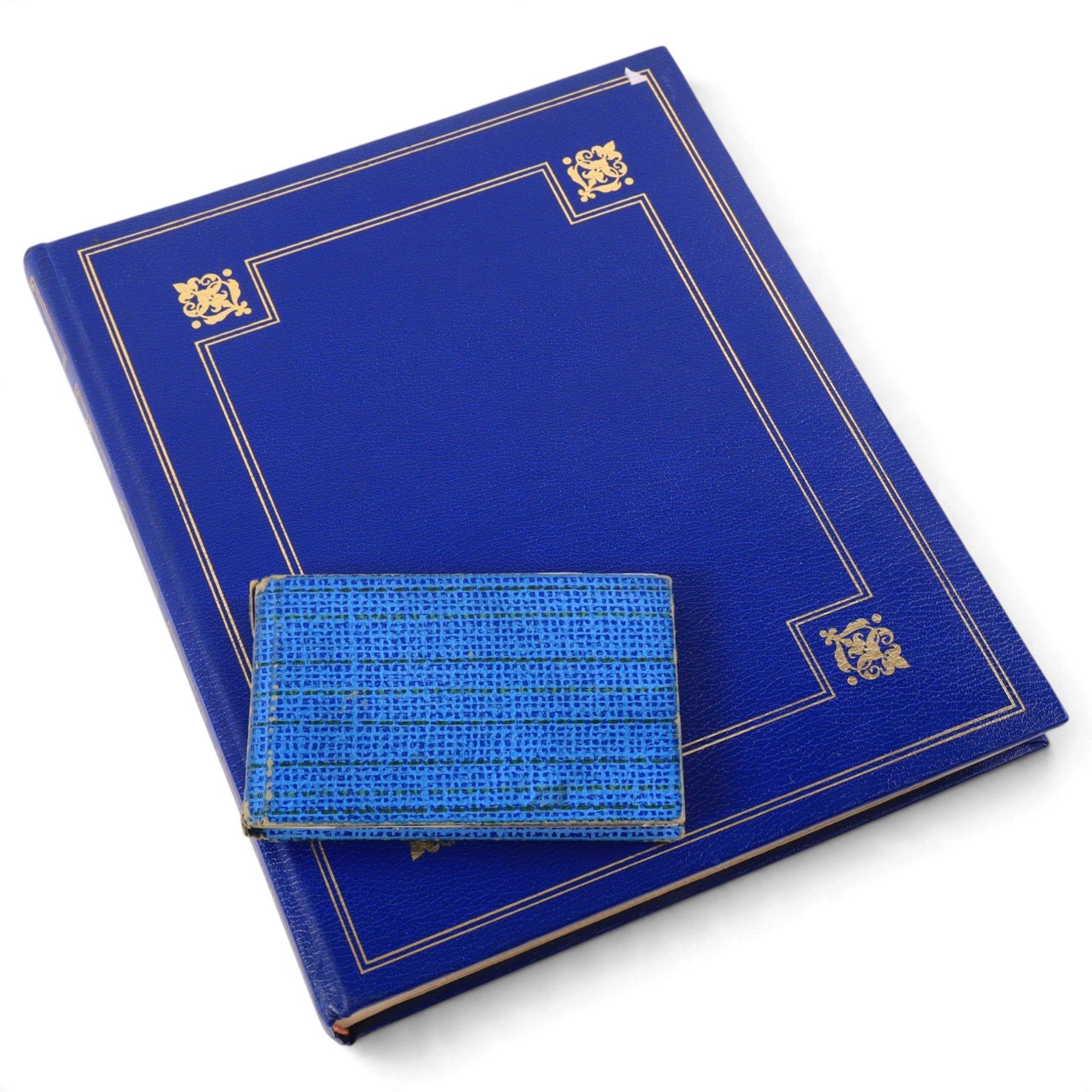1980s boxing autograph book and photograph album, the album containing a collection of black and white photographs, mostly of British lightweight champion George Feeney, the photograph album with thirty-two signatures including Ray 