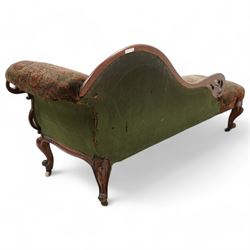 Mid-19th century mahogany chaise longue, shaped and rolled back carved and pierced with scrolling leaf decoration, upholstered in floral pattern fabric, on cabriole feet with brass and ceramic castors