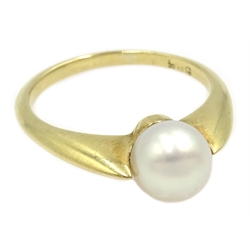  14ct gold single stone pearl ring, stamped 585  