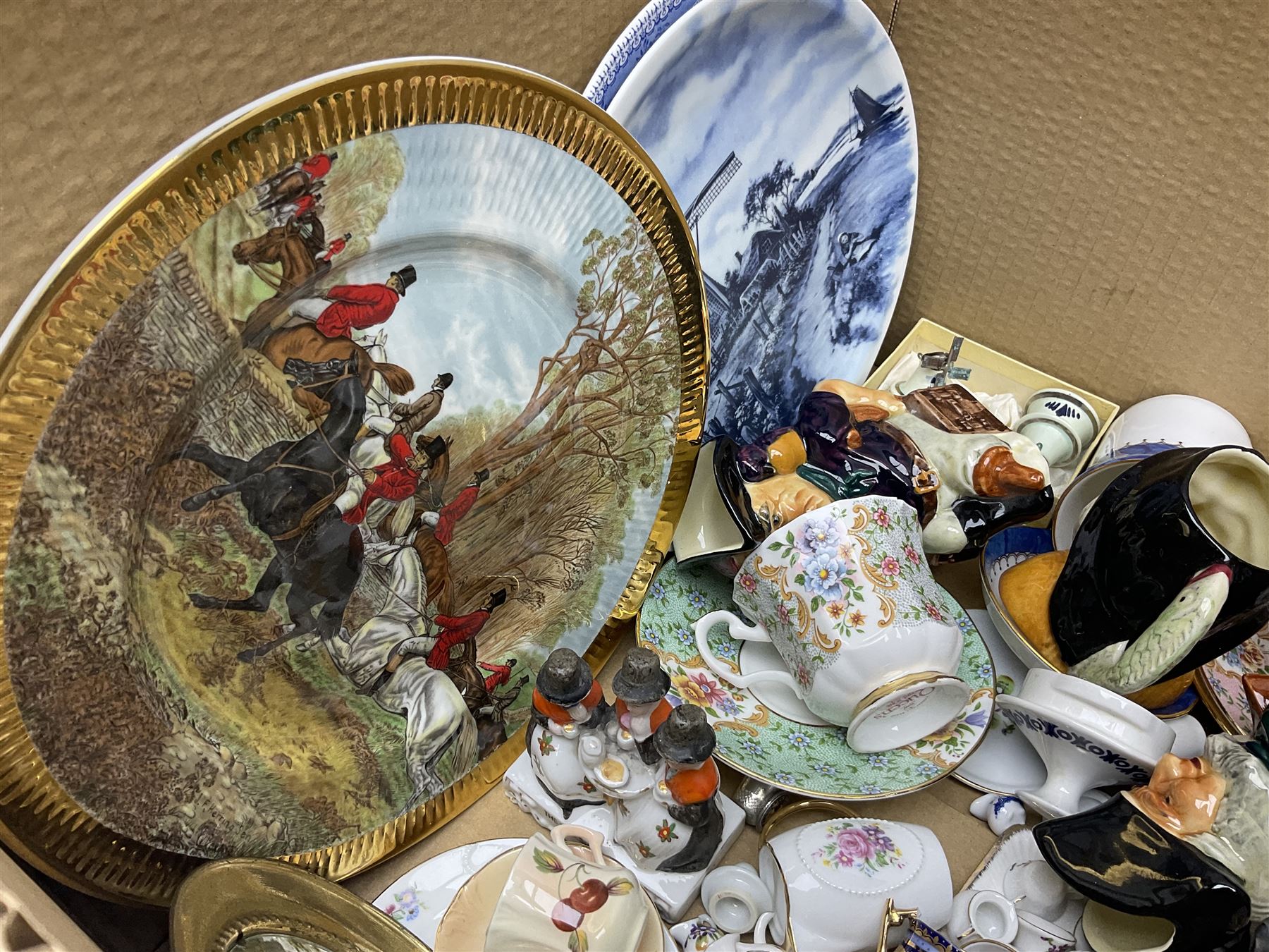 Quantity of ceramics to include Limoges egg box decorated with flowers, Limoges miniature furniture, Beswick bulldog and blue tit figures, Royal Worcester Palissy, pair of Chinese vases, Japanese tea wares, collection of thimbles, Crown Staffordshire, teawares, together with two Murano style glass clowns etc