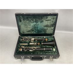 Lark M4001 four-piece clarinet; in fitted carrying case
