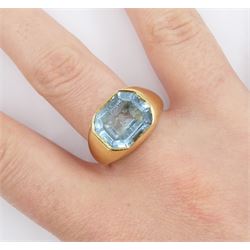 Early 20th century 18ct gold bezel set octagonal cut aquamarine intaglio ring, with Cupid as a blacksmith forging two hearts, Birmingham 1919