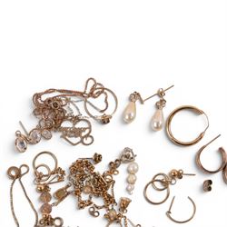 9ct gold jewellery, including earrings, ring, pendant necklace and oddments, together with some gilt earrings