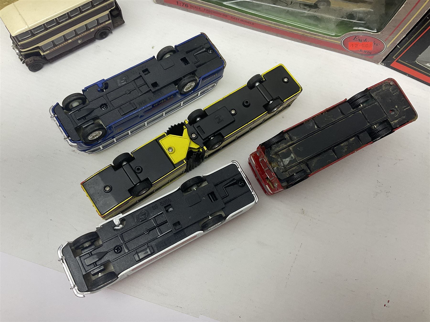 Thirty-one modern die-cast models of buses, coaches and wagons of various scales by EFE, Lledo, Oxford Die-Cast, Atlas etc, to include EFE 15702, 15704 and 15708 boxed; further models are unboxed 