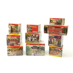 Hornby Skaledale - ten various buildings including The Kings Head Hotel, Radcliffe's Newsagent, 'Warren & Co' Estate Agents, Old Toll House, Bellamy's Office Building, Signal Box, Country Police Station etc, all boxed