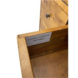 Laura Ashely Home - 'Garrett' pedestal chest, fitted with four small and four large drawers