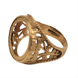 9ct gold half sovereign ring mount and 9ct gold chain links, hallmarked