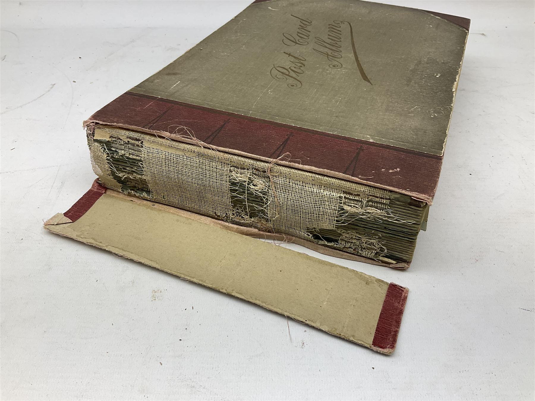 Album containing approximately four hundred Edwardian and later postcards including three Louis Wain, comic cards by Tom Browne, Phil May etc, British and Foreign topographical including real photographic and local, Coronation trams, actresses etc; and large quantity of loose postcards including WW1 Belgium views and caricatures, Royalty portraits etc, 