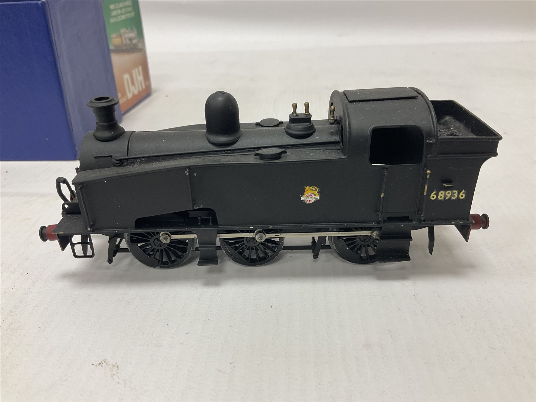 ‘00’ gauge - kit built NBR (Class B-Reid) LNER/BR J35/1/2/4/5 0-6-0 steam locomotive and tender no.64480, finished in BR black with DJH Models box; with further kit built Class J50 0-6-0T locomotive no.68936, finished in BR black (2)