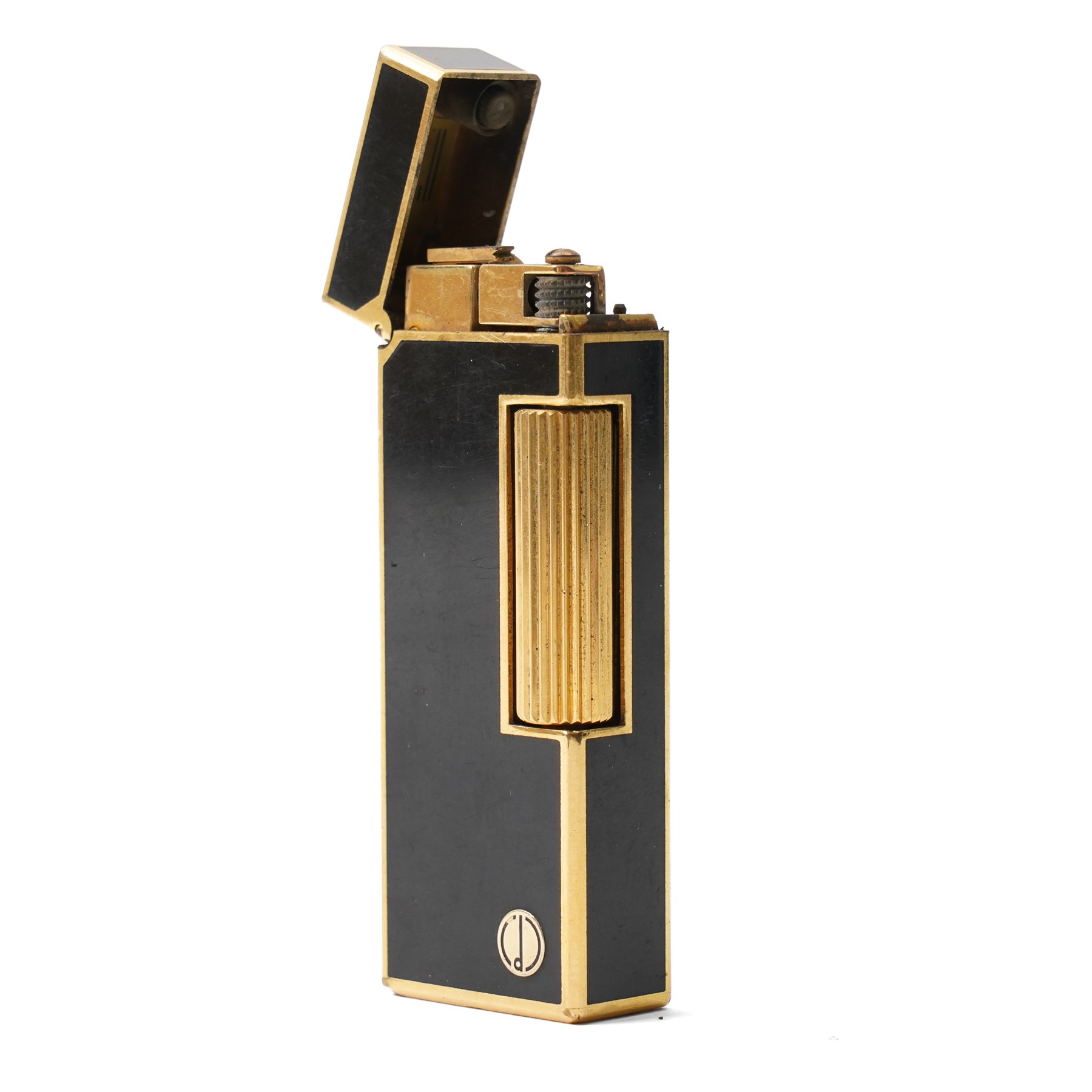 Dunhill - Rollagas lighter, black lacquer and gilt metal, with ribbed thumbpiece, H6.5cm 