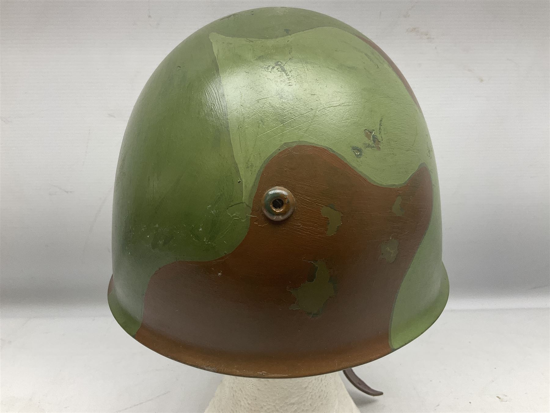 1960s Italian parachutist helmet with liner; camouflage paintwork with parachutist crest to the front