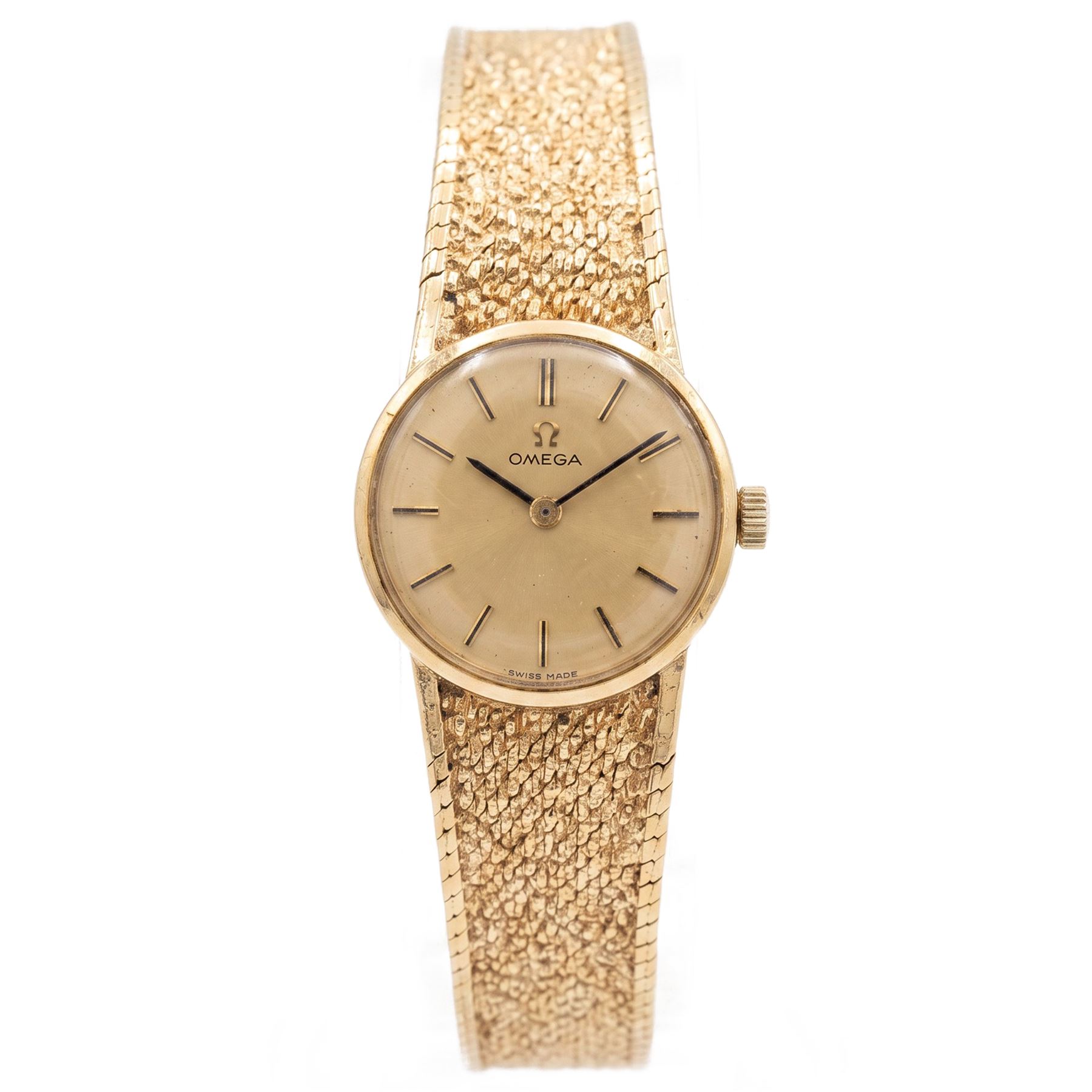 Omega ladies 9ct gold manual wind wristwatch, Cal. 625, gilt dial with baton hour markers, on integral 9ct gold bracelet, Birmingham 1978
