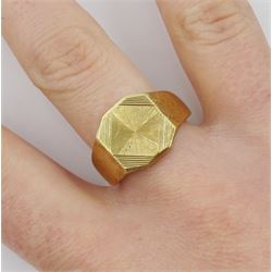 9ct gold octagonal signet ring with engine turned decoration, London 1967