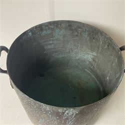 Twin handled copper boiling pan with fitting for a tap, H36cm, D39cm 