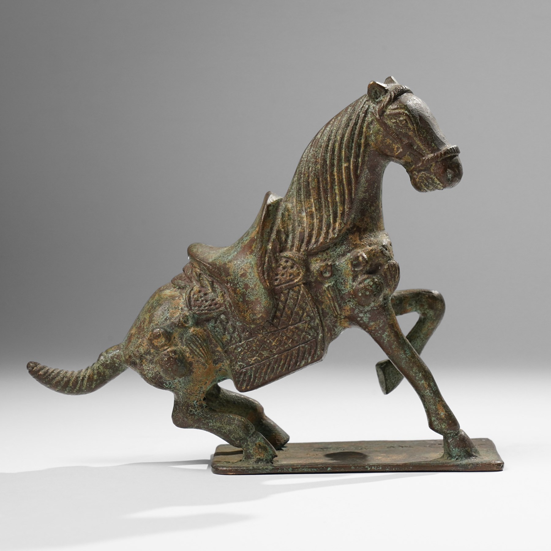 Chinese archaistic bronze wine vessel, Shang dynasty style but 20th century, W25cm; together with a Tang dynasty style model of a rearing horse, H17.5cm (2)