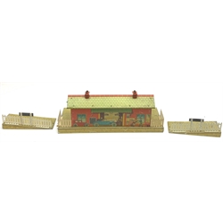 Hornby '0' gauge - three-piece Reading Station with electric lighting, tin printed building and speckled platforms, in post production Hornby Series green labelled plain cardboard box