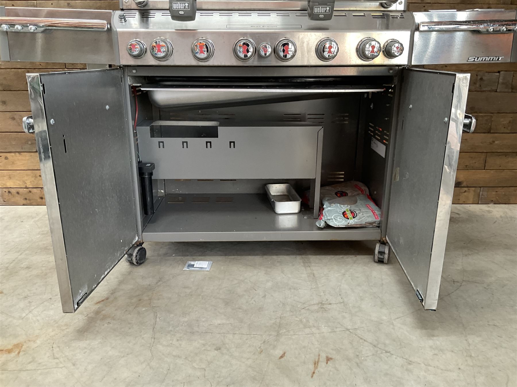 BBQ - Weber Summit stainless gas barbeque,, with cover