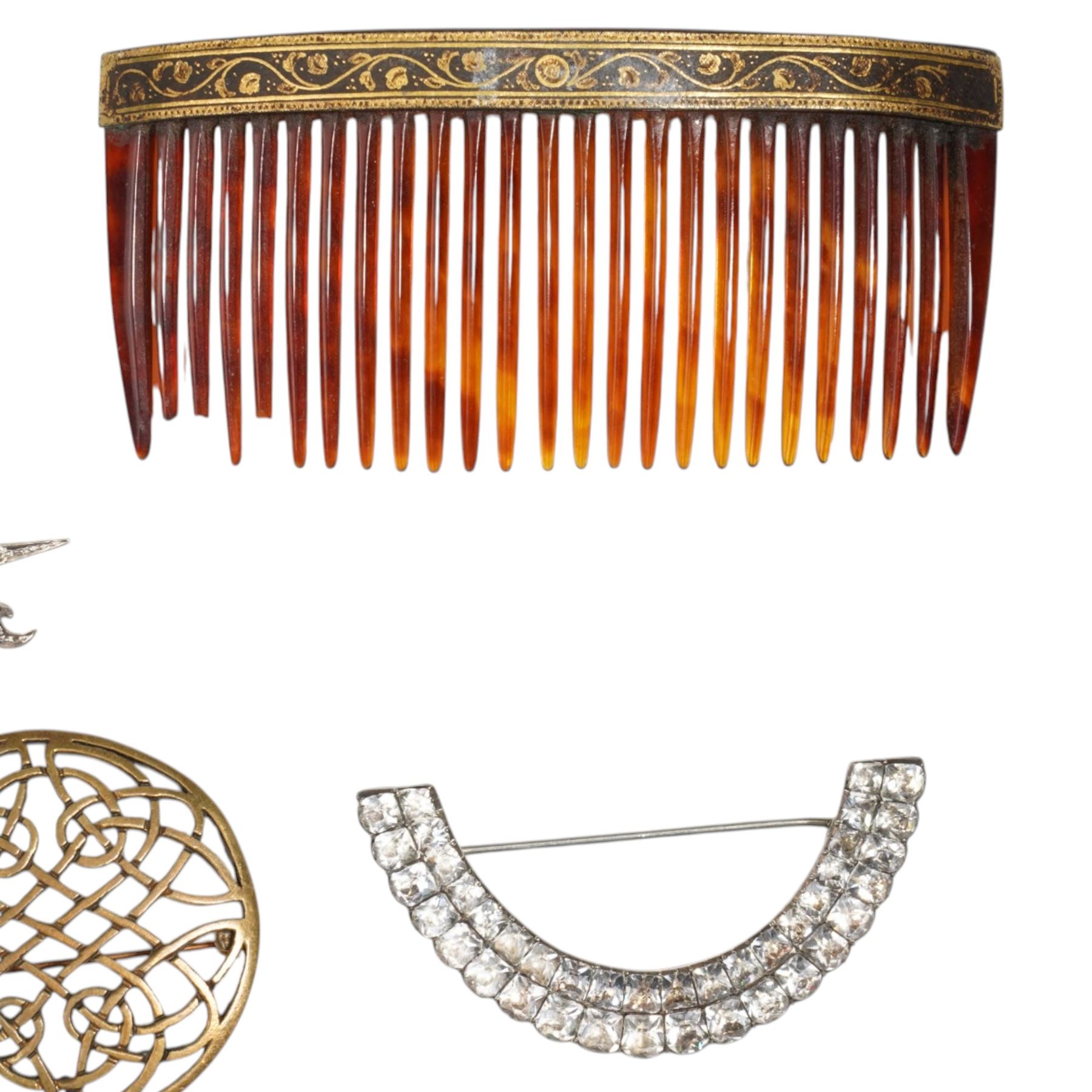 Victorian 9ct rose gold onyx set fob, Chester 1894, silver paste set sunburst brooch / pendant, another paste set brooch, cameo brooch, simulated tortoise shell comb and other costume jewellery 