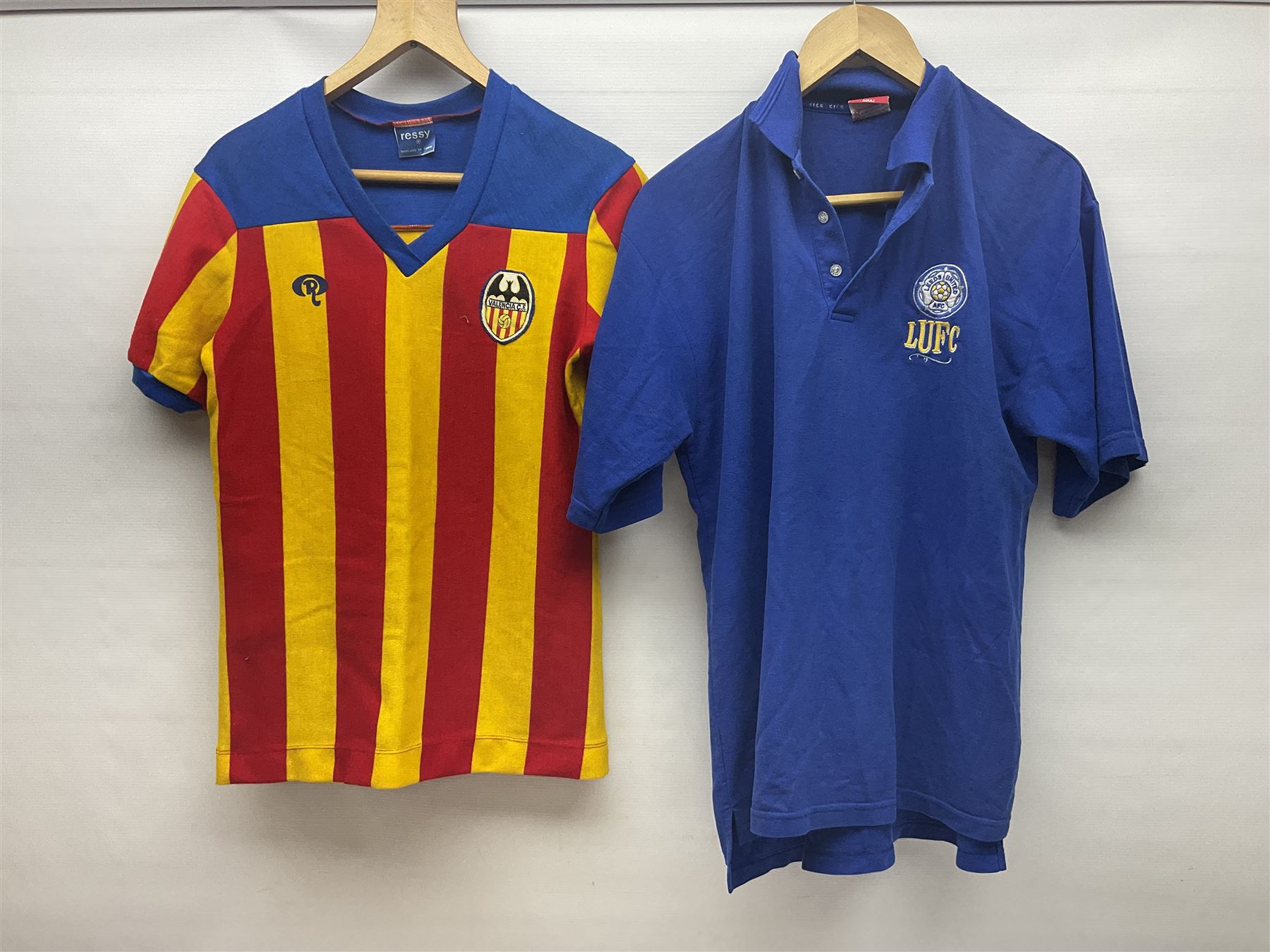 Collection of Leeds United scarves, hats and t-shirts, together with a Washington Redskins NFL sweatshirt and an Australian rugby league shirt