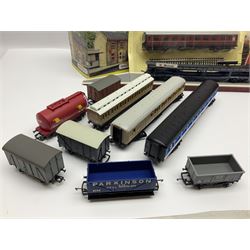 Tri-ang/Hornby '00' gauge - RS.606 Express Goods Set; boxed; eleven passenger coaches and twelve goods wagons (some boxed) by Hornby, Lima etc; and boxed Hornby Skaledale Station Building with platform