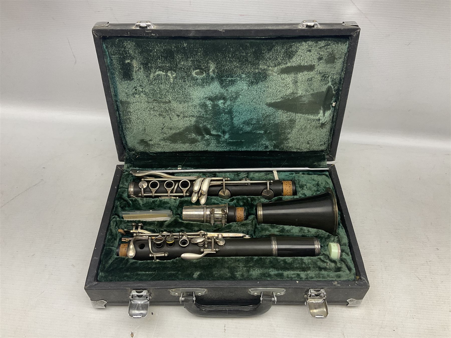 Lark M4001 four-piece clarinet; in fitted carrying case