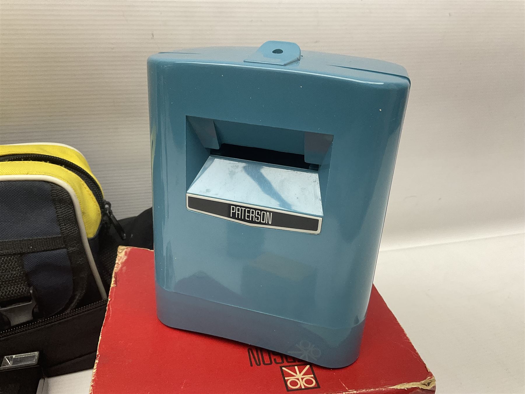 Collection of cameras, including Nikon F401 AF camera body, serial no 2111407, with Sigma Zoom Master 1:3.5-4.5 f=35-70mm lens, Fujifilm camera body etc 