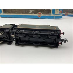 Airfix '00' gauge - Castle Class 4-6-0 locomotive 'Pendennis Castle' No.4069; Class 6P/7P Rebuilt Royal Scot 4-6-0 locomotive 'Royal Scot' No.46100; both boxed; Class 4F 0-6-0 locomotive No.4454 in associated box; another unboxed Class 4F 0-6-0 locomotive; and Class 14XX 0-4-2 tank locomotive No.1466 for spares or repair