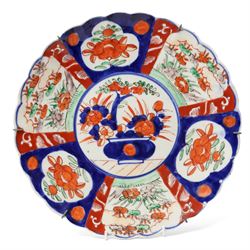 19th century Japanese rice bowl, with four character mark in underglaze blue to cover, H9cm; together with four Japanese chargers, largest D31cm (5)