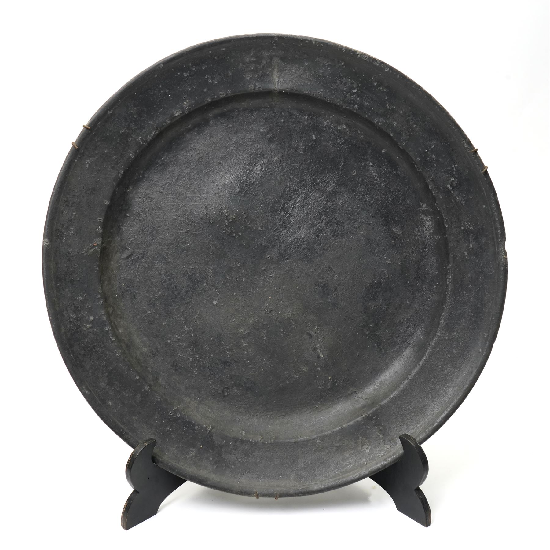 Copper coal scuttle and scoop, 18th century pewter charger, D46cm, and a small continental pewter plate