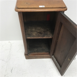 Victorian mahogany bedside cabinet enclosed by single door, W40cm, H73cm, D34cm