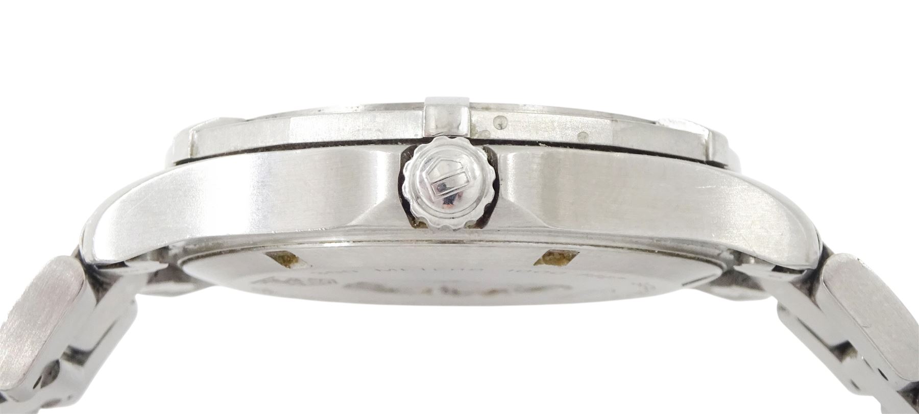 Tag Heuer Aquaracer 300 meters gentleman's stainless steel quartz wristwatch, Ref. WAF112, silvered dial with dagger hour markers and date aperture, on original stainless steel bracelet , with fold-over clasp, boxed with additional links and guarantee card dated 2007