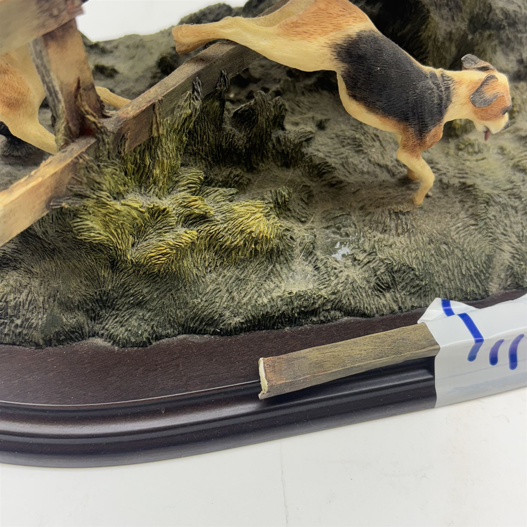 Limited edition Country Artists hunting figure group 'Over the Fence', upon an oval wooden plinth, limited edtion no. 41/500 with certificate, H23cm