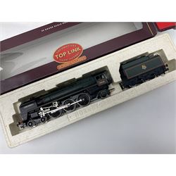 Hornby '00' gauge - Special Limited Edition No.258/1000 Britannia Class 7MT 4-6-2 locomotive 'Anzac' No.70046; and Top Link Britannia Class 4-6-2 locomotive 'Lord Roberts' No.70042; both boxed (2)