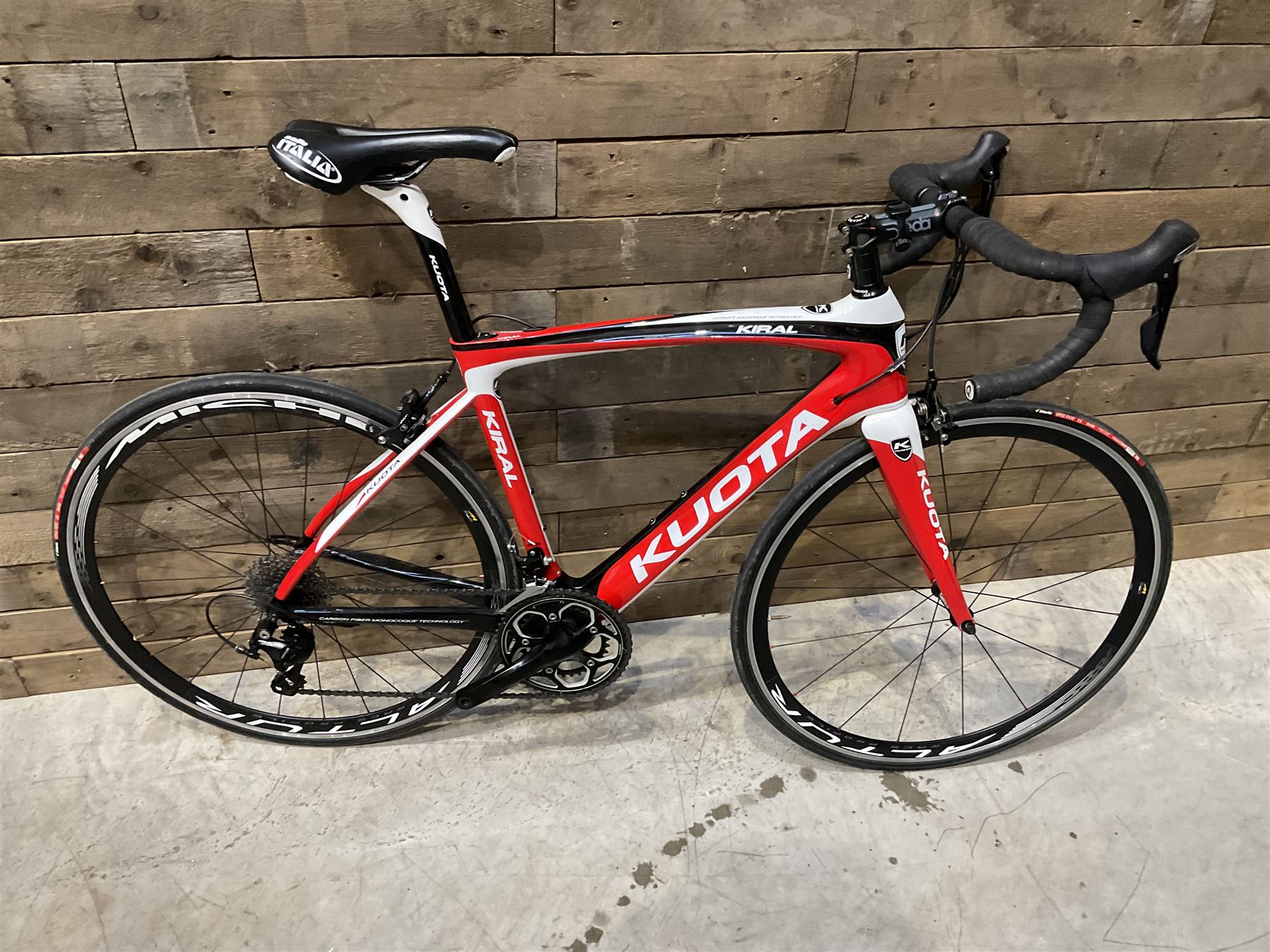 Kuota Kiral carbon fibre road bike, 22 speed
