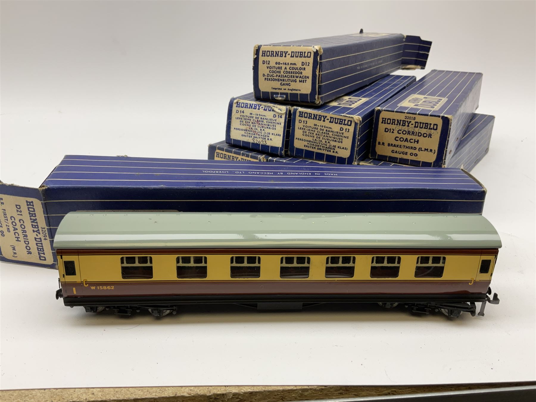 Hornby Dublo - eight coaches comprising D12 First L.M.S.; 32018 D12 Corridor Coach B.R. Brake/3rd (L.M.R.); 32090 D13 Suburban Coach First/Third B.R.; 32093 D14 Suburban Coach Brake/Third B.R.; 32096 D20 Composite Restaurant Car (Western Region); two 32094 D21 Corridor Coach B.R. First/2nd (W.R.); and 32023 D22 Corridor Coach B.R. Brake/2nd (M.R.); all in boxes (8)