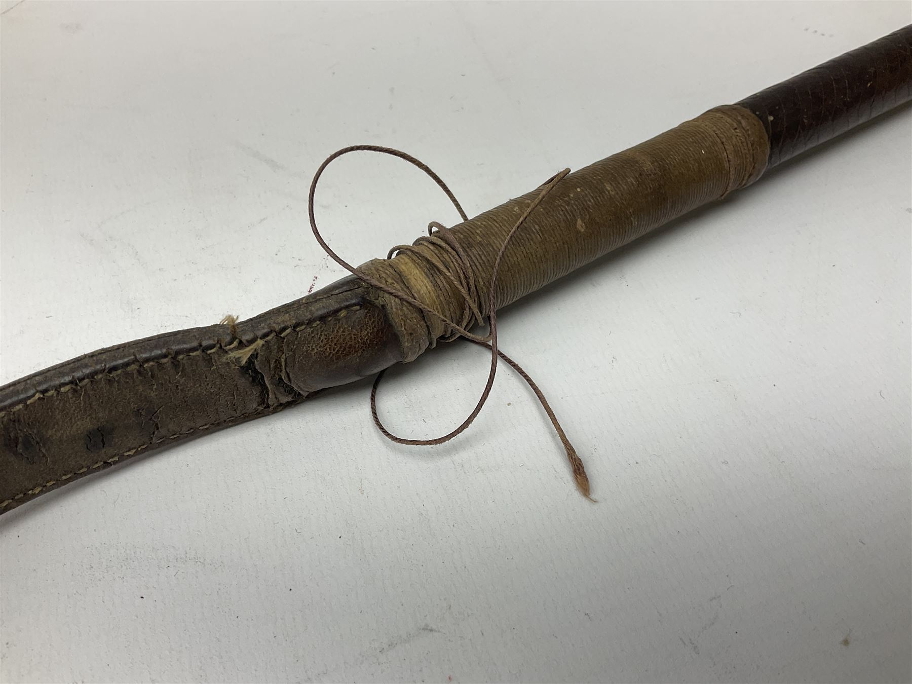 Gentleman's hunting whip, with horn handle and hallmarked silver collar, leather thong and lash, approximate L175cm