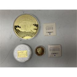 Coins including United States of America 1885 Morgan dollar, Queen Elizabeth II Bailiwick of Guernsey 20012 and 2013 five pound coins, Isle of Man Paddington Bear 2008 one crown, various other commemorative coins etc