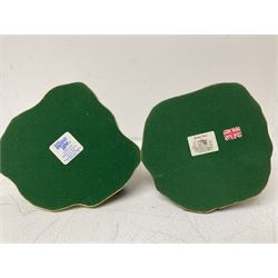 Nineteen Lilliput Lane models, including Dove Tails, Birdlip Bottom, Smallest Inn, Gossip Gate and Beehive Cottage, all with deeds and original boxes (19)