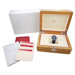 Omega De Ville Hour Vision gentleman's stainless steel automatic wristwatch, Cal. 8900, Ref. 433.33.41.21.03.001, serial No. 87712187, blue dial with date aperture, on original blue leather strap and stainless steel foldover clasp, boxed with papers and warranty card dated 2020