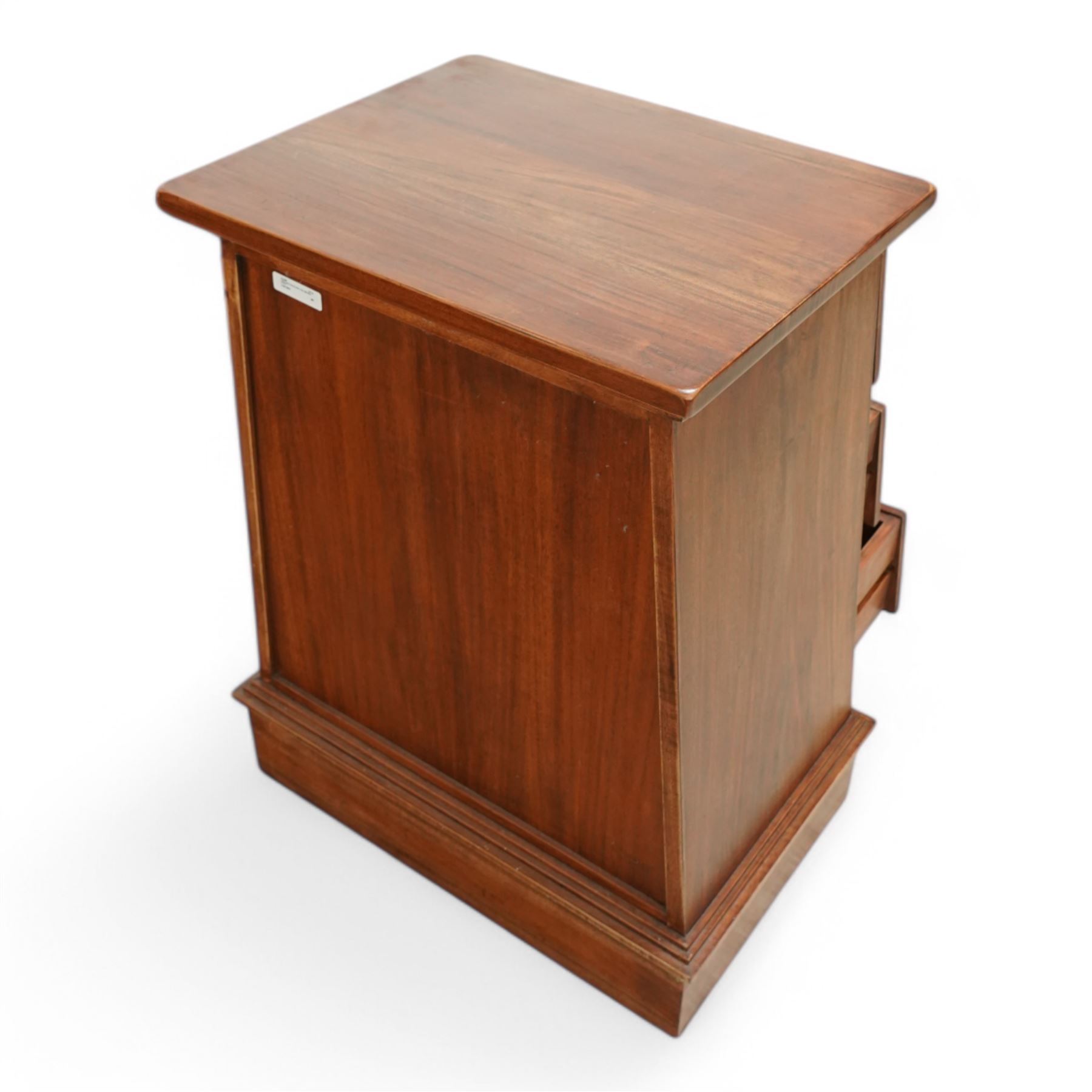 Cherry wood pedestal chest, rectangular tapered from fitted with three drawers, on plinth base