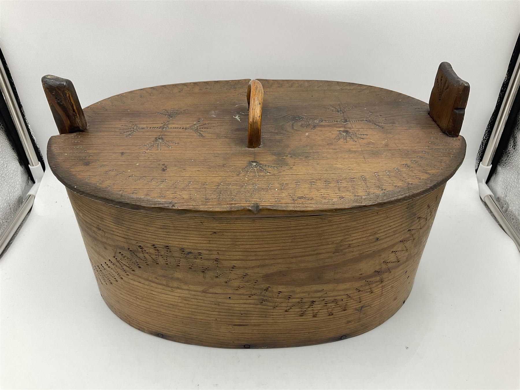 19th century Scandinavian Svepask / Tine box, the pine oval form body with notched posts and conforming lid decorated with Folk Art style pokerwork decoration and single carry handle, L38cm