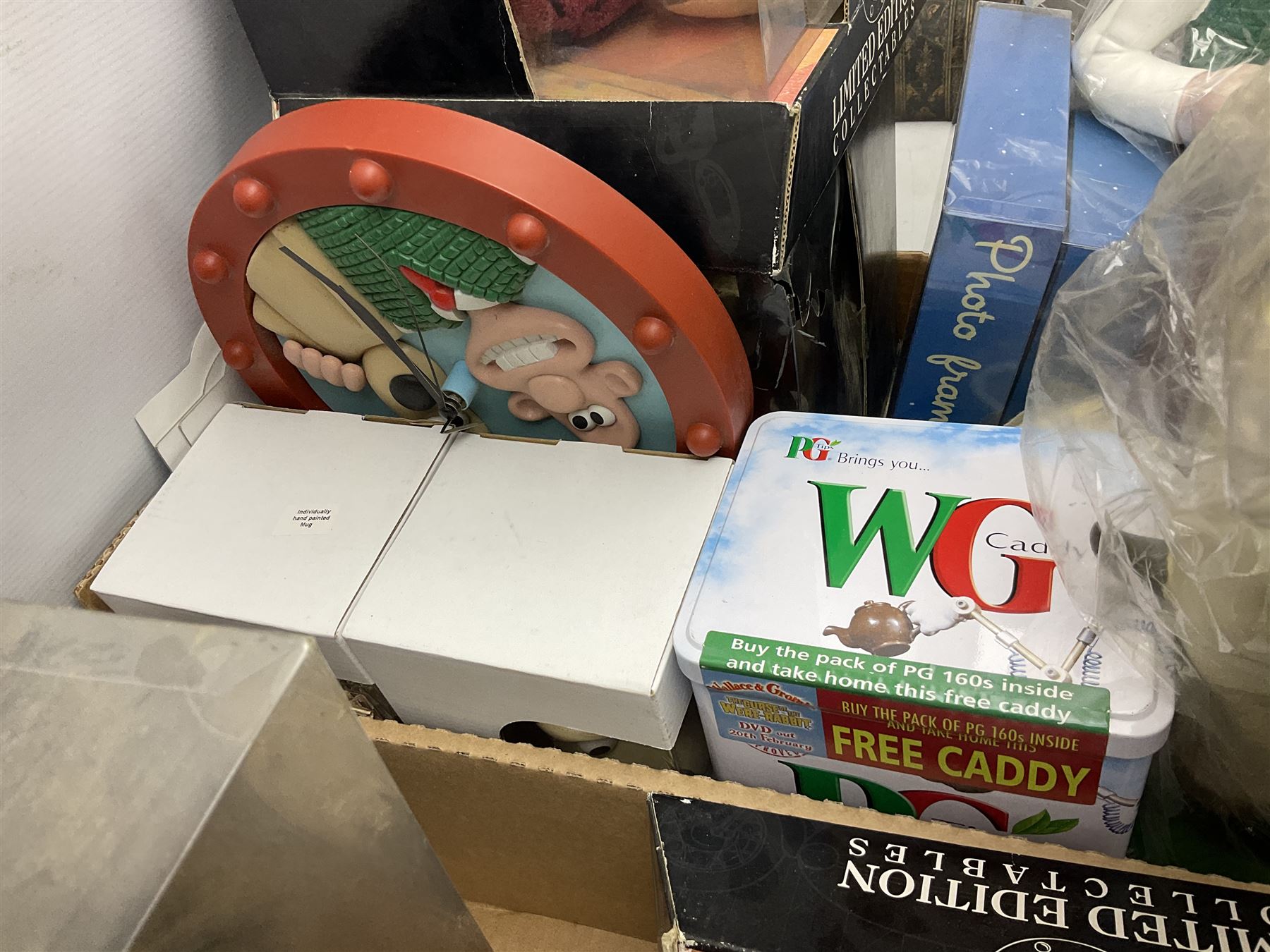 Large collection of Wallace & Gromit collectables, including four Born to Play  figures, clocks, composite figures, etc, in four boxes   